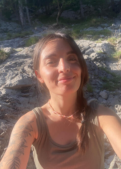Después de atravesar mucho dolor y relaciones muy tóxicas , hoy me encuentro habitando la paz, viviendo en la naturaleza y confi Después de atravesar mucho dolor y relaciones muy tóxicas , hoy me encuentro habitando la paz, viviendo en la naturaleza y confiando en los servicios que ofrezco.